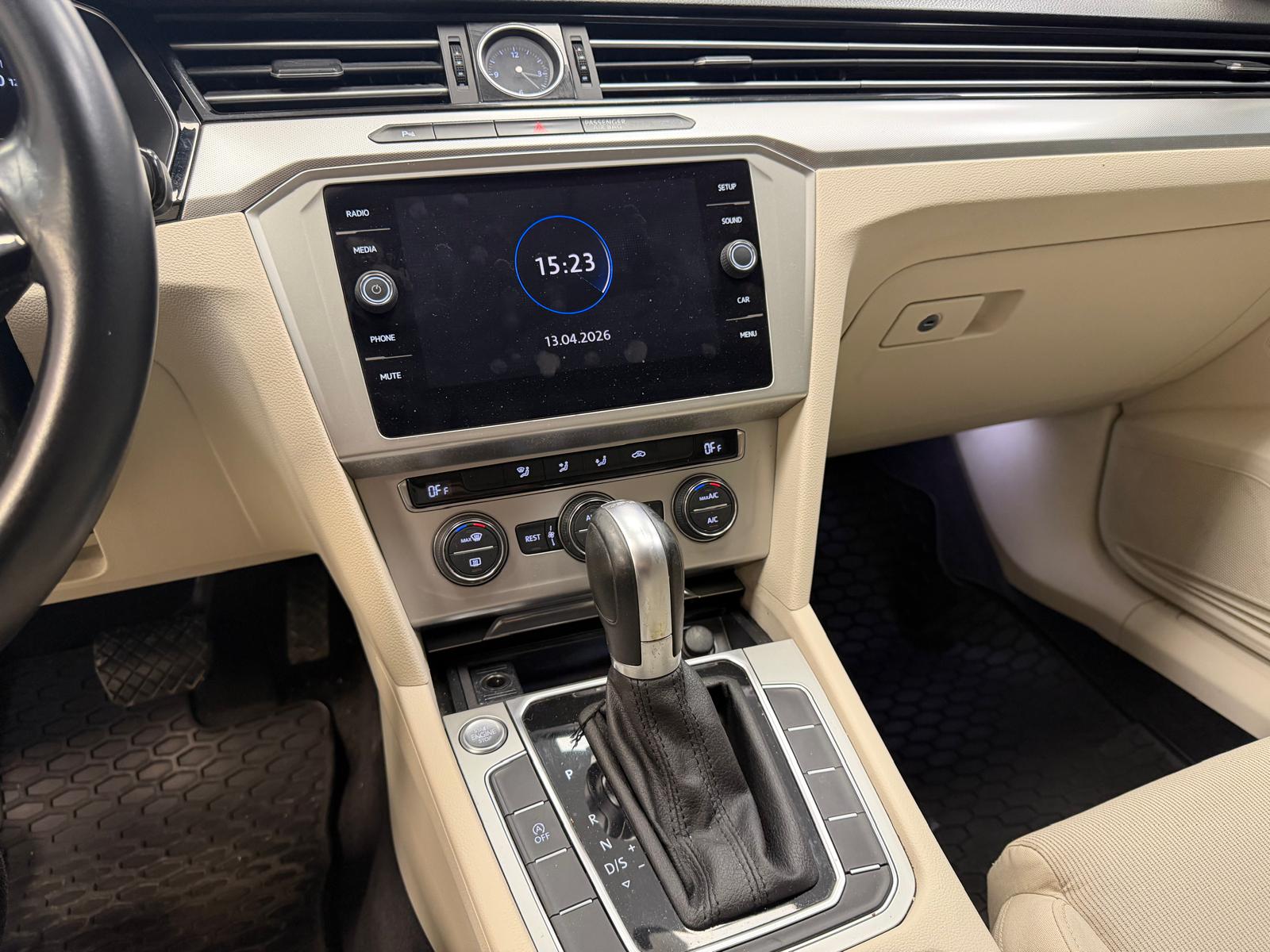 VOLKSWAGEN PASSAT 21